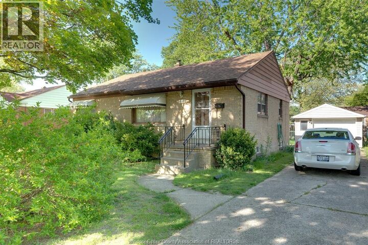 Property Photo: 3256 Dominion Boulevard ON N9E 2N5