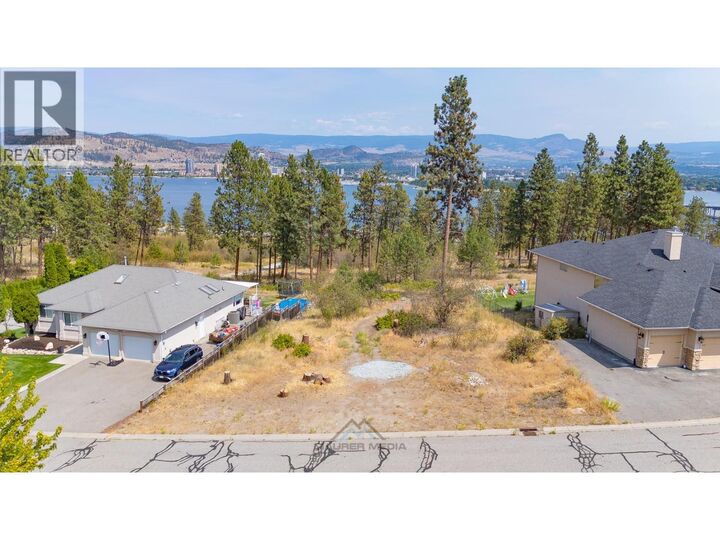 Property Photo:  1909 Bayview Court  BC V1Z 3M3 