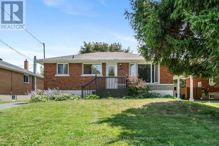 Property Photo: 1210 Osborne Avenue ON K6J 1K9
