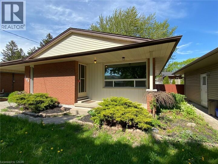 Property Photo:  194 River Road East Upper  ON N2B 2G8 