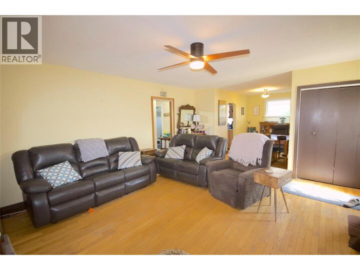 Property Photo: 904 107 Avenue BC V1G 2R4