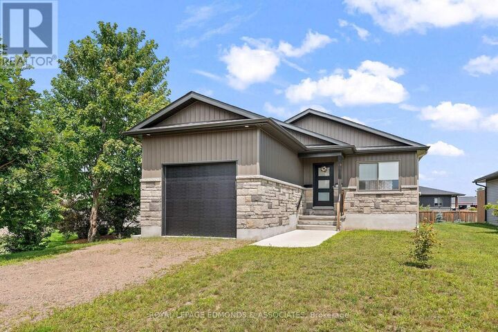 1313 Blakely Crescent — photo 1