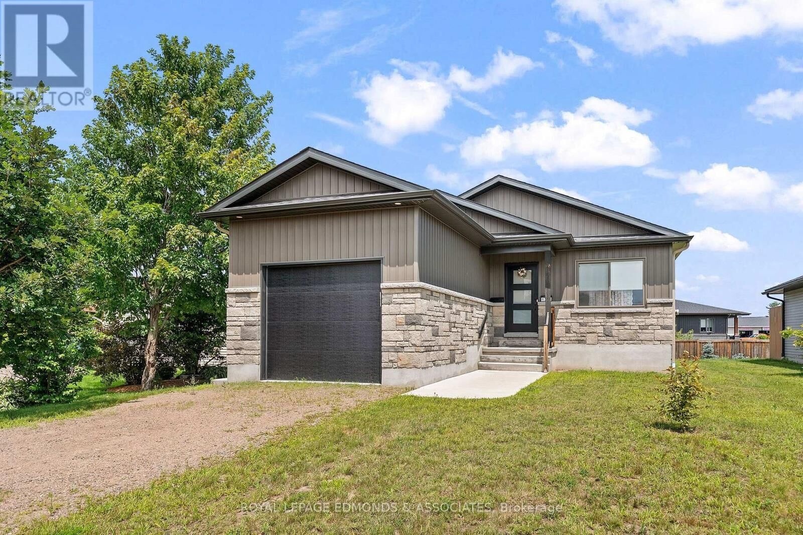 Property Photo: 1313 Blakely Crescent ON K8A 6Z9