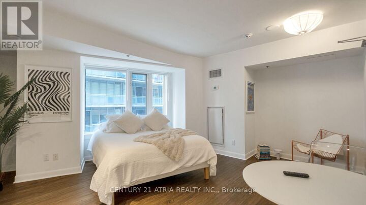 Property Photo: 210 Victoria Street 807 ON M5B 2R3