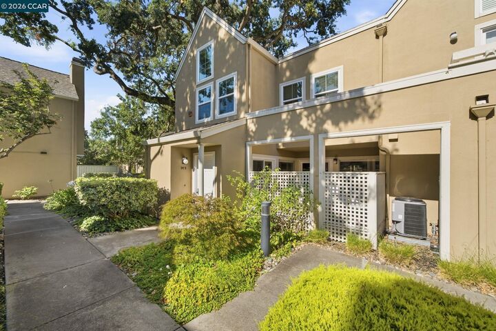 Property Photo:  211 Kingston Way  CA 94597 