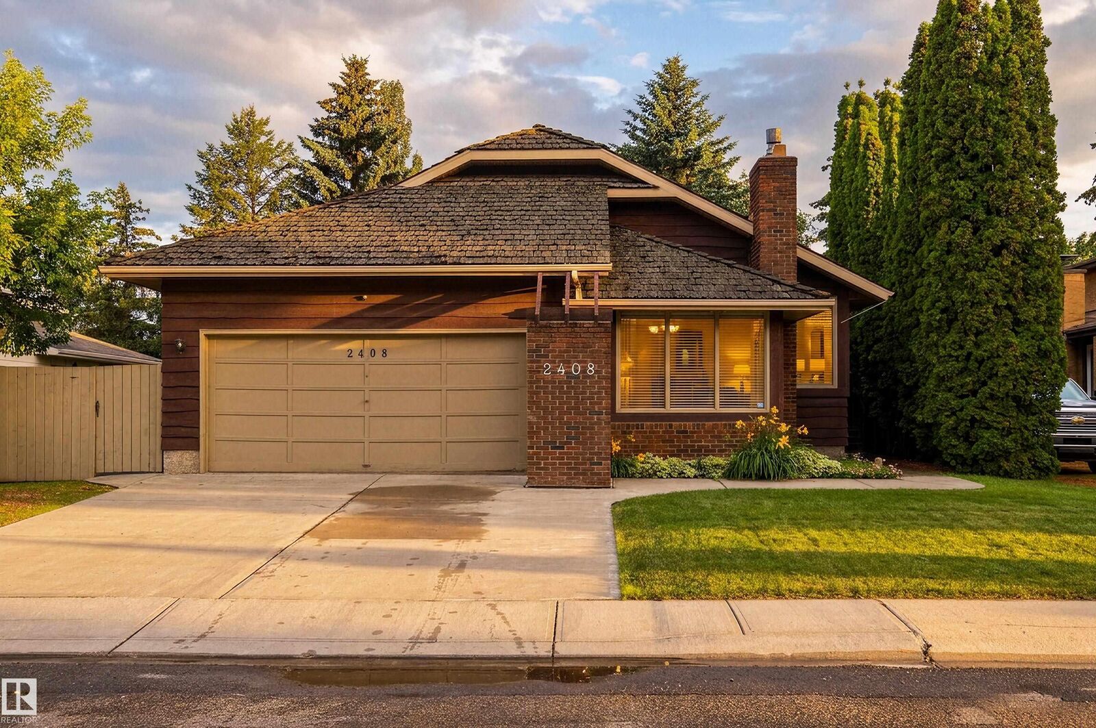 Property Photo: 2408 115 Street NW AB T6J 3S1