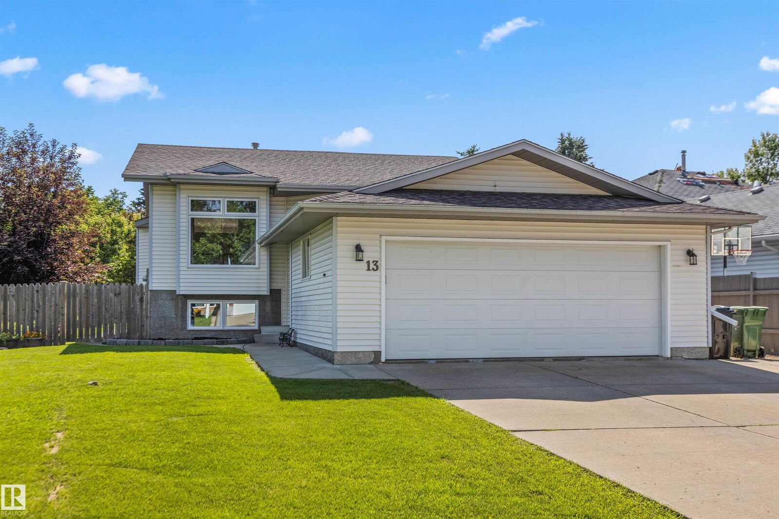 Property Photo: 13 Westpark Court AB T8L 3W9