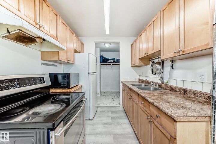 Property Photo: 5715 133 Avenue NW 5C AB T5A 0K3