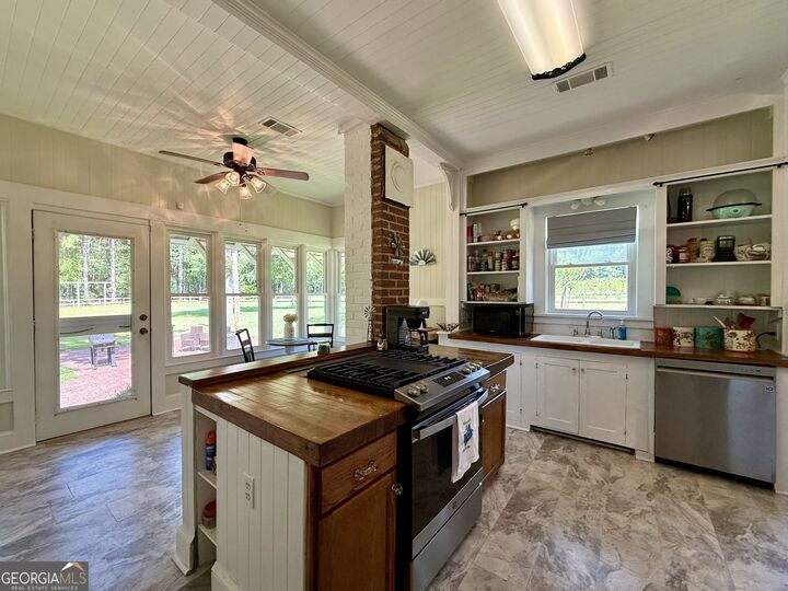 Property Photo: 1693 Burtons Ferry Highway GA 30467