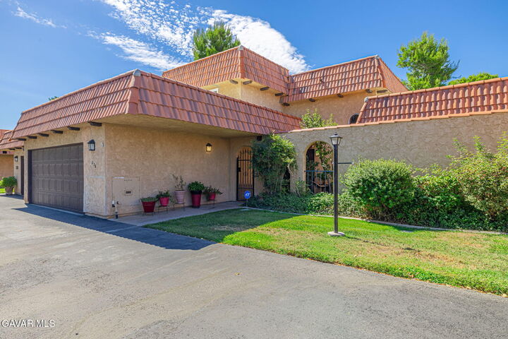 Property Photo: 236 Shirley Lane CA 93551