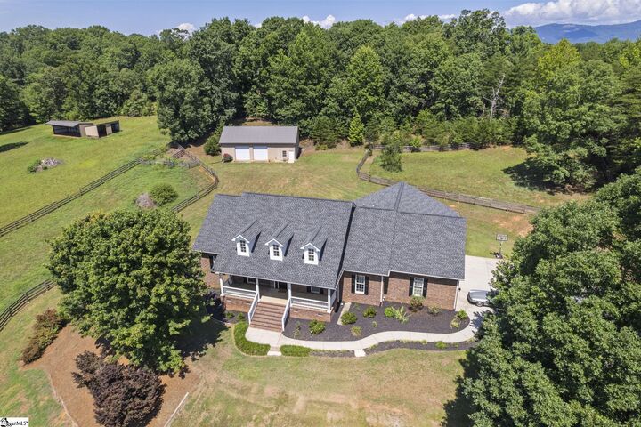 Property Photo: 956 Laurelwood Way SC 29356