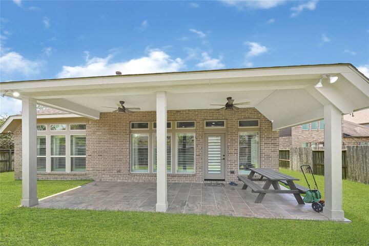 Property Photo: 10111 Gentle River Way TX 77459