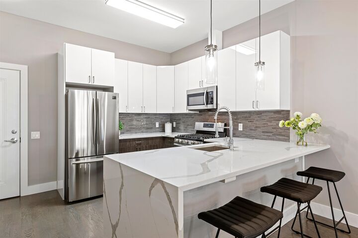 Property Photo: 313 Pine St 401 NJ 07304