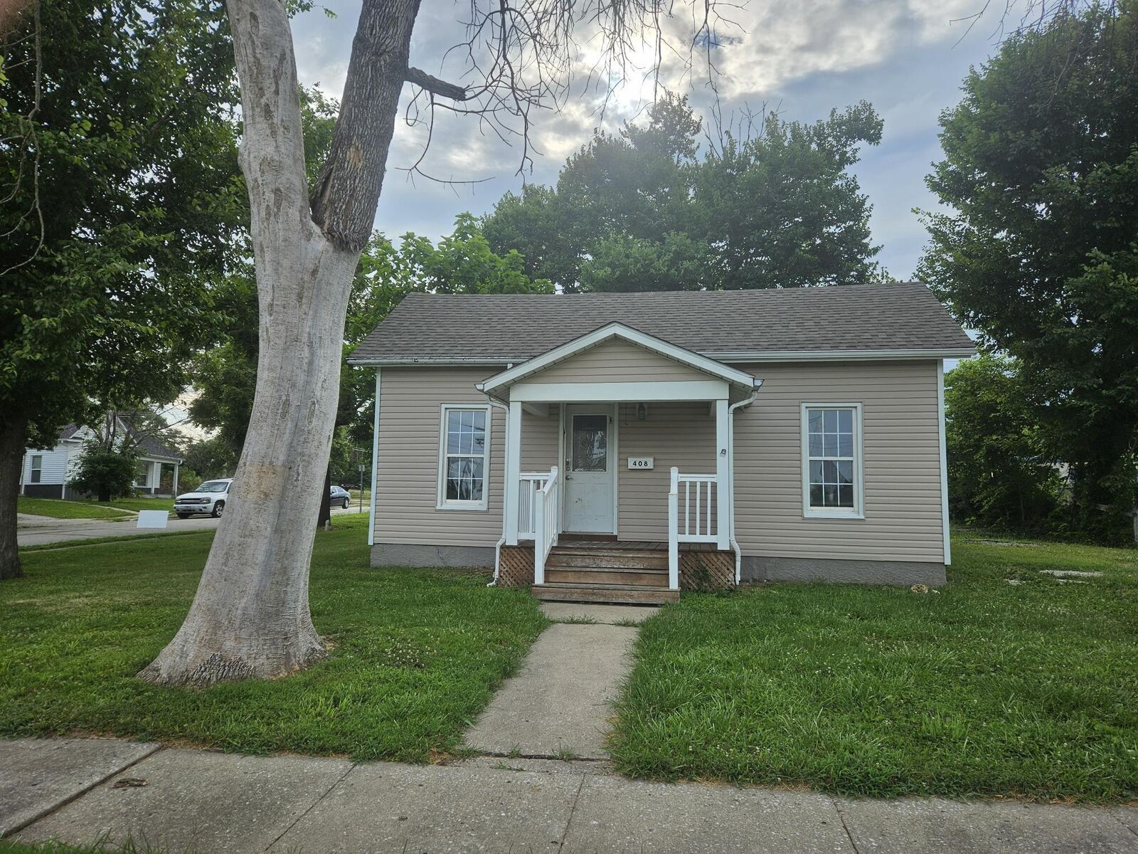 Property Photo:  408 S Olive Street  MO 65265 