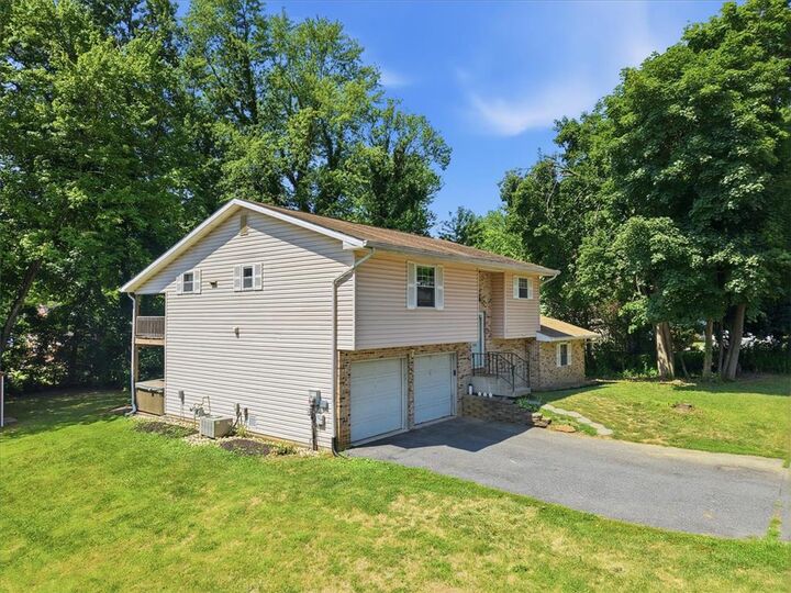 Property Photo:  2386 Black River Road  PA 18015 