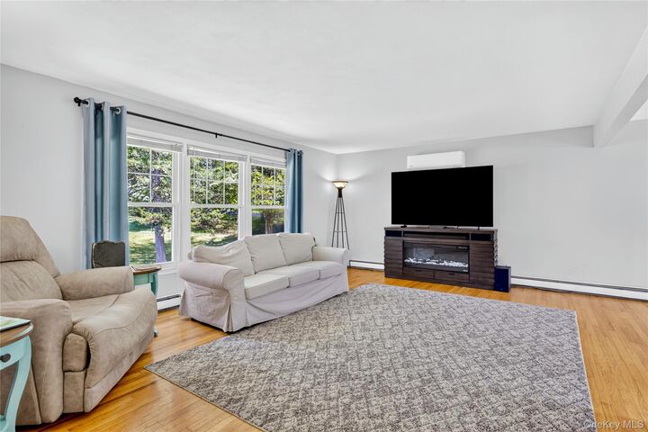 Property Photo:  6 Gail Lane  NY 12570 