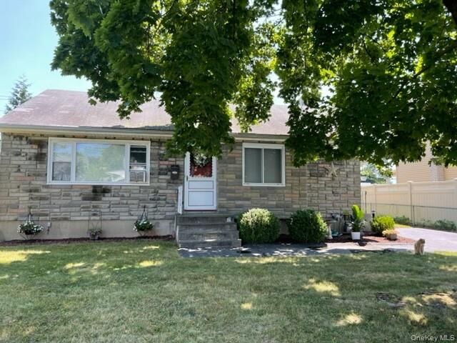 Property Photo: 8 Rochelle Court NY 10980