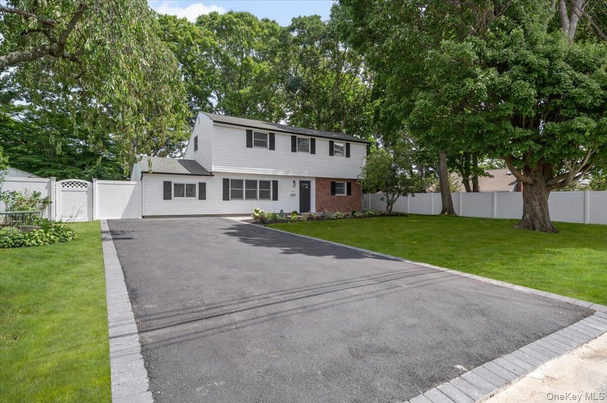 Property Photo:  103 Bonnie Road  NY 11769 