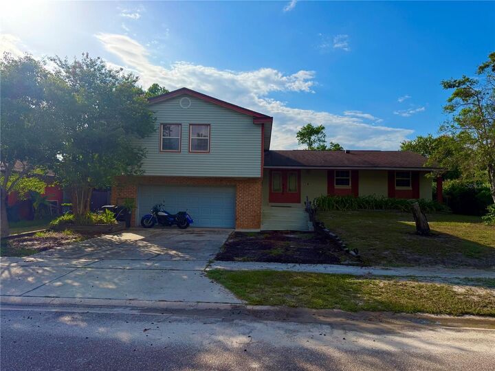 Property Photo:  513 Oakcrest Street  FL 32714 