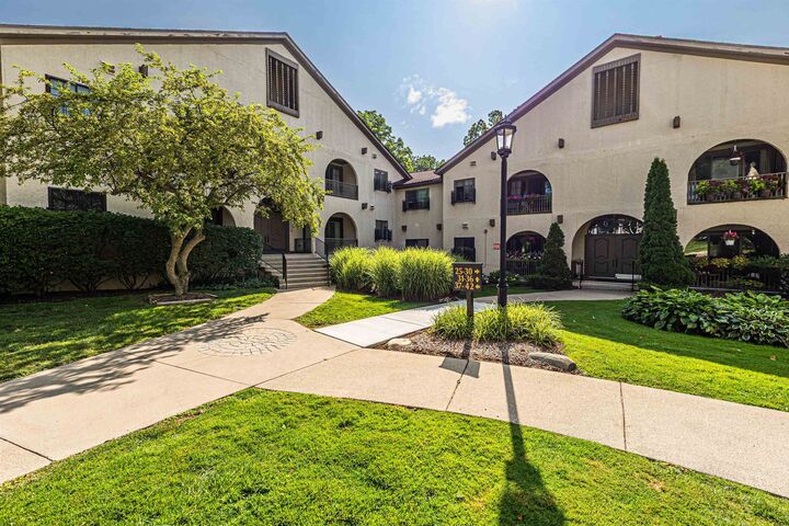 Property Photo: 42160 Woodward #40 Avenue 40 MI 48304-5159