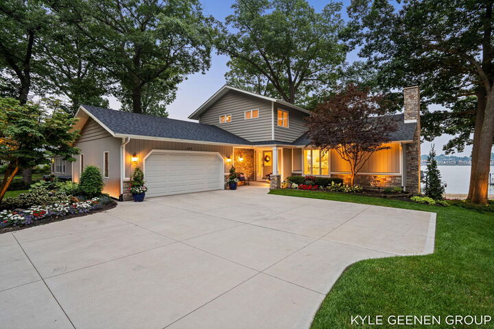 Property Photo: 620 Lawn Avenue MI 49424