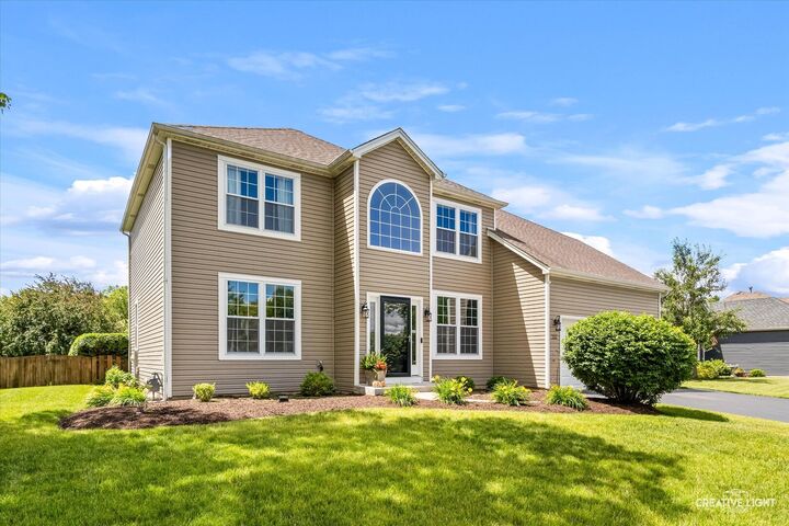 Property Photo:  552 Yellowstone Lane  IL 60560 
