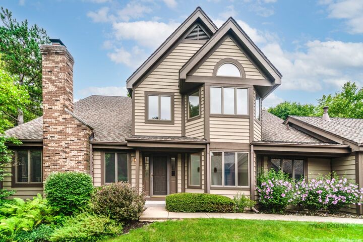 Property Photo: 1902 Forest Creek Lane 1902 IL 60048