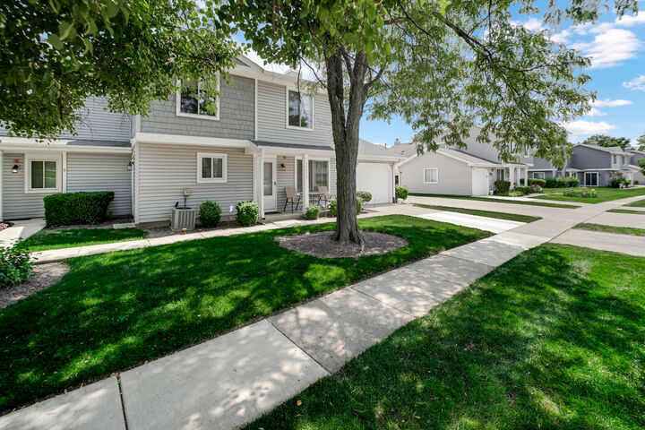 Property Photo:  2442 Brunswick Circle 4D  IL 60517 