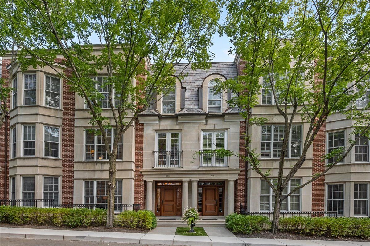 Property Photo:  1038 N Western Avenue  IL 60045 
