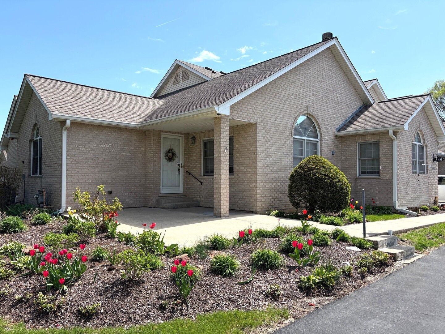 Property Photo: 840 Havenshire Road IL 60565