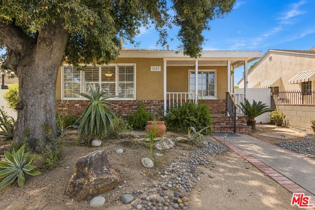 Property Photo:  2221 N Valley Street  CA 91505 