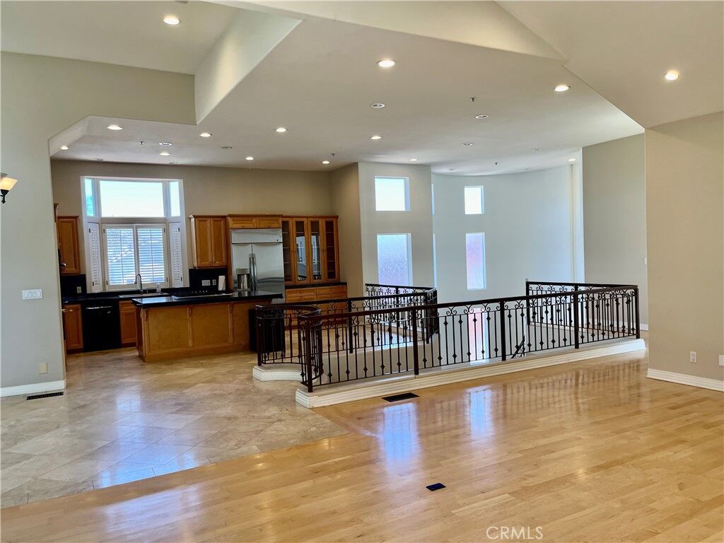 Property Photo: 715 S Broadway B CA 90277