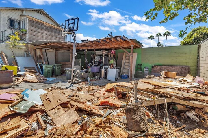 Property Photo:  236 W 53  CA 90037 
