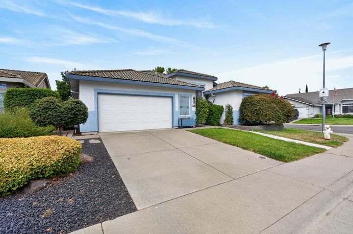 Property Photo: 7860 Royal Down Circle CA 95829