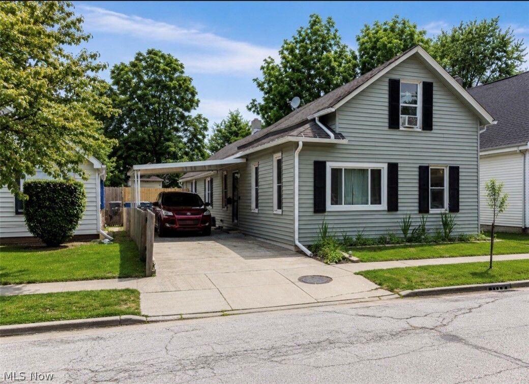Property Photo: 4318 E 72nd Street OH 44105