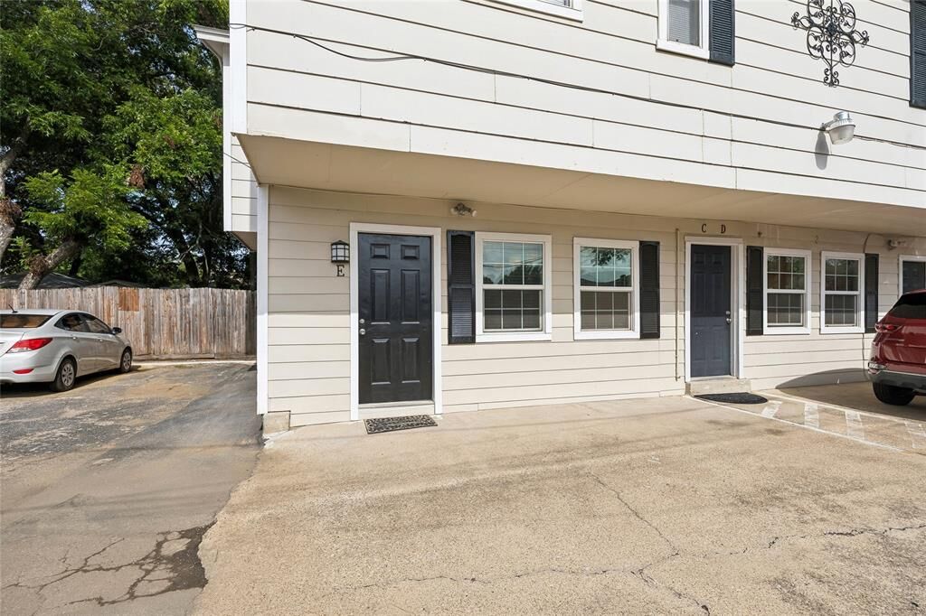 Property Photo:  307 E Mitchell Street E  TX 76010 