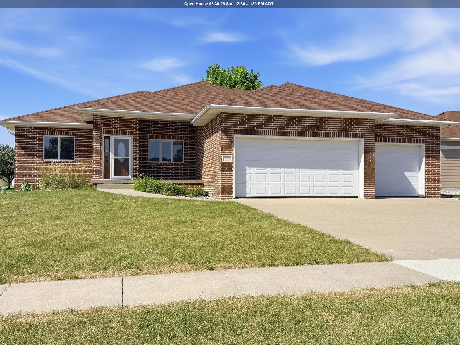 Property Photo:  901 Rockwood Ct  IA 51054 