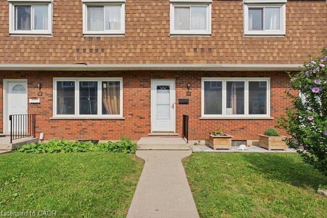 Property Photo: 29 Glenburn Court 15 ON L8E 1C6