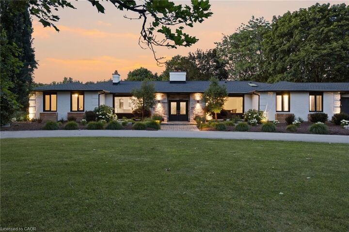 Property Photo: 8 Squire Court ON N2J 4G8