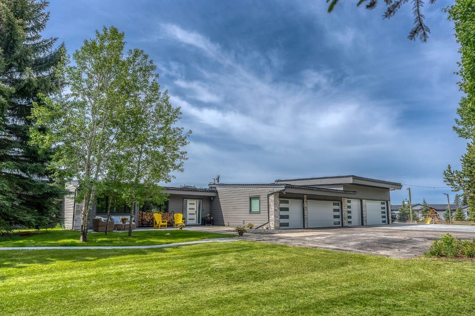 Property Photo:  183 Pinebrook Way SW  AB T3Z 3K3 