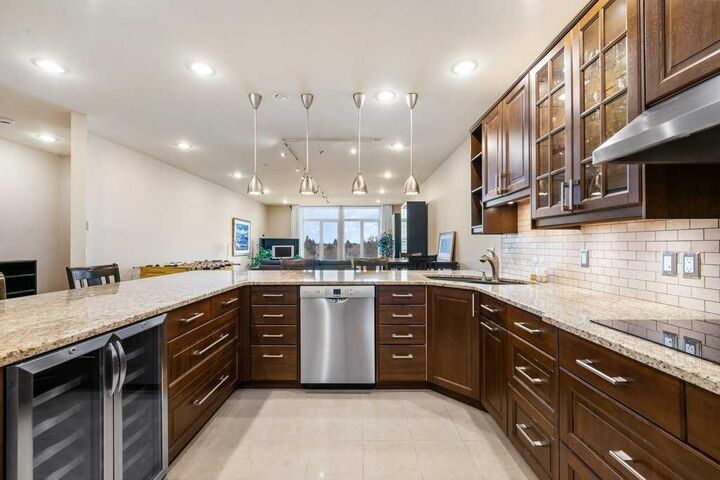 Property Photo: 103 10 Avenue NW 402 AB T2M 0B4