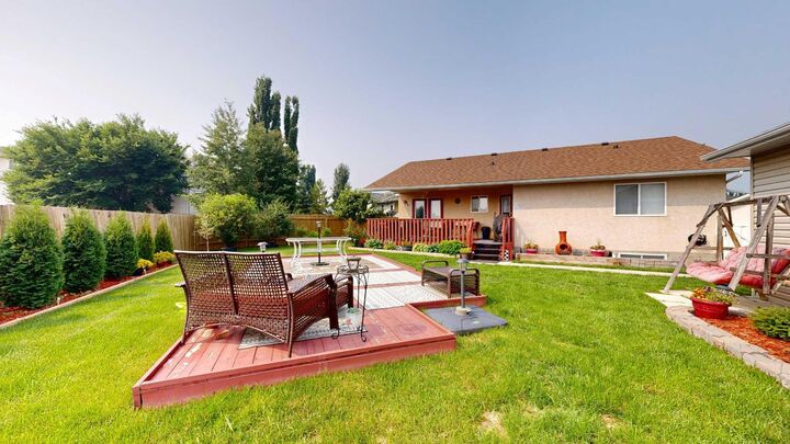 Property Photo: 27 Patterson Place AB T7S 1W5