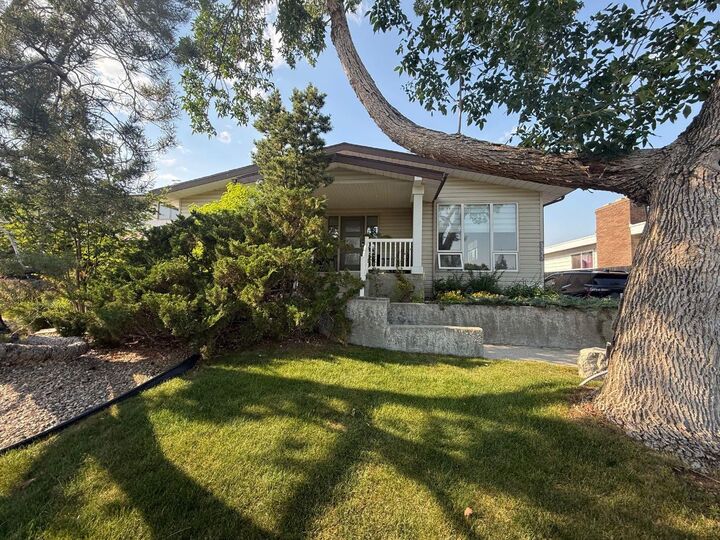 3733 21 Avenue S — photo 1