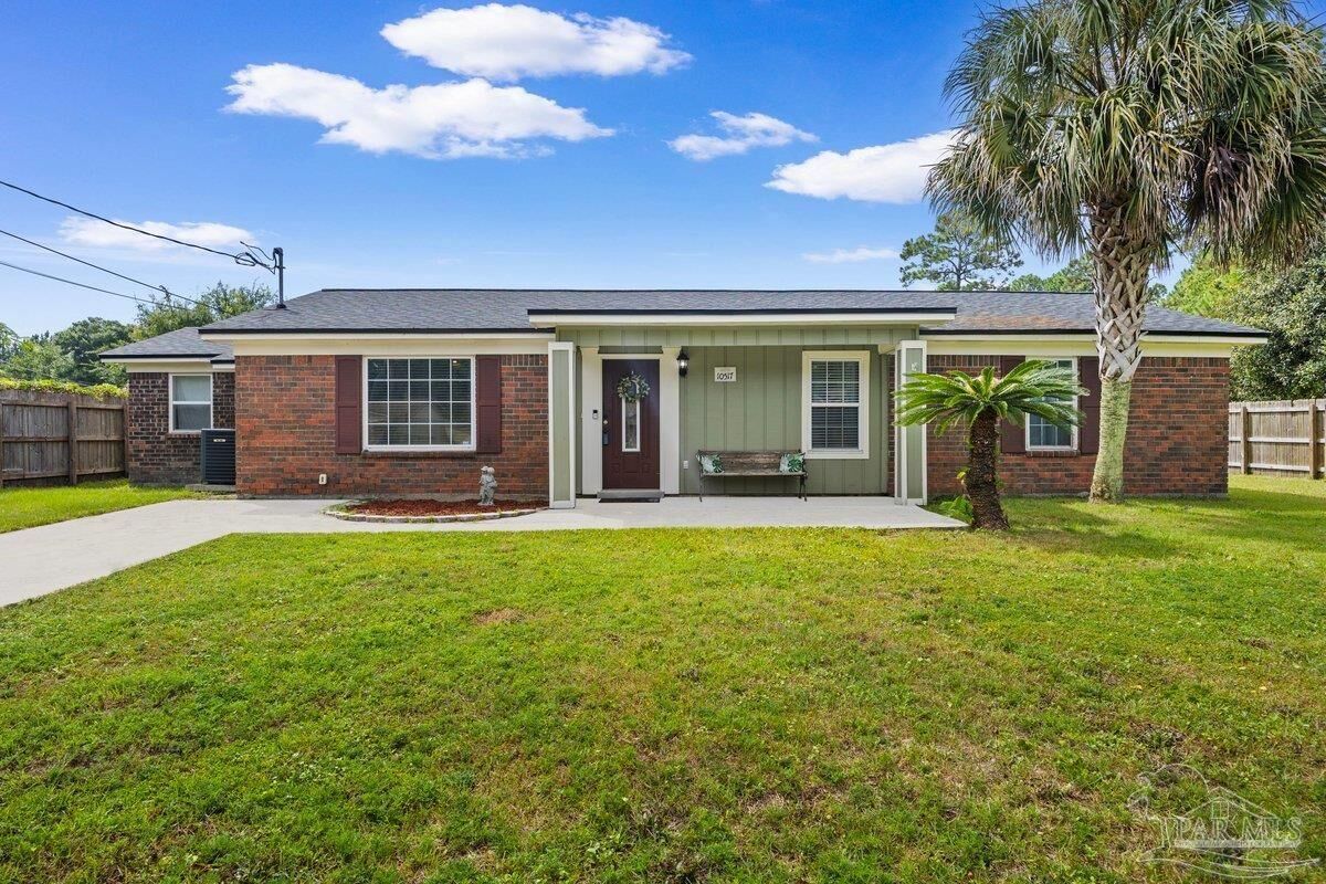 Property Photo:  10517 Heatherwood Dr  FL 32506 