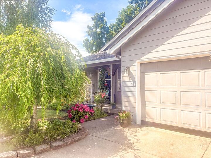 Property Photo:  1642 SE Cortland Ave  OR 97338 