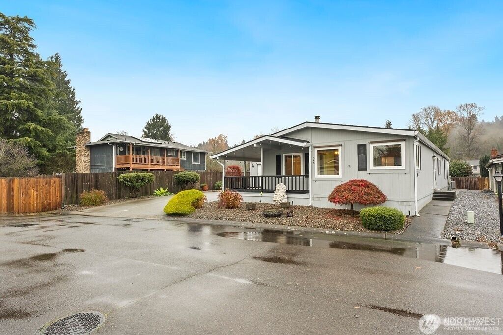 Property Photo: 1402 22nd Street NE 546 WA 98002