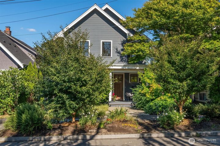 Property Photo: 2910 9th Avenue W WA 98119