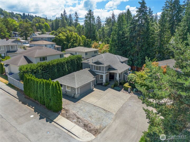 Property Photo:  12865 SE 47th Place  WA 98006 