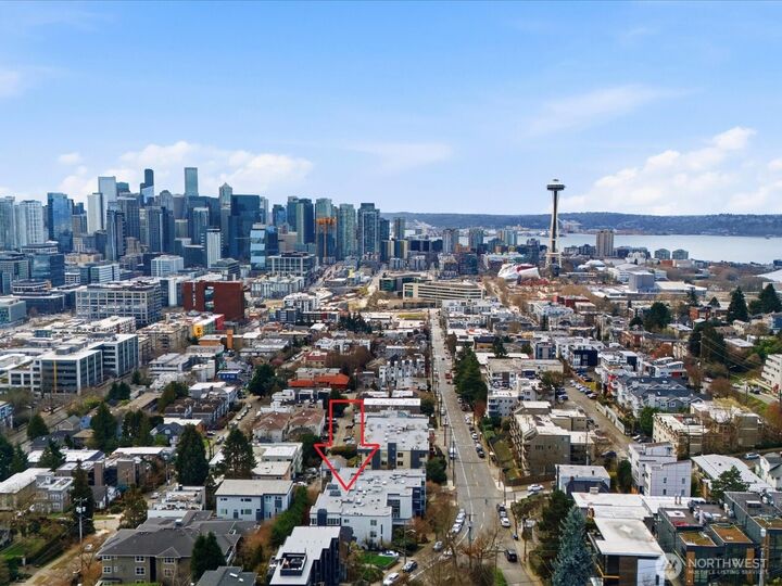 Property Photo: 1400 Taylor Avenue N 201 WA 98109