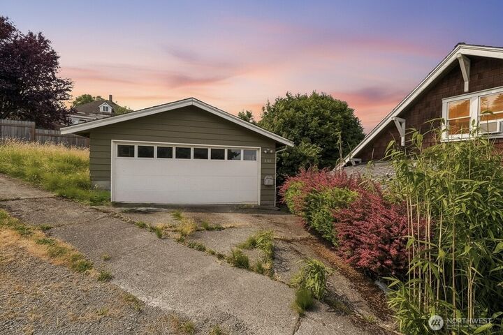 Property Photo:  400  Cedar Avenue S  WA 98057 
